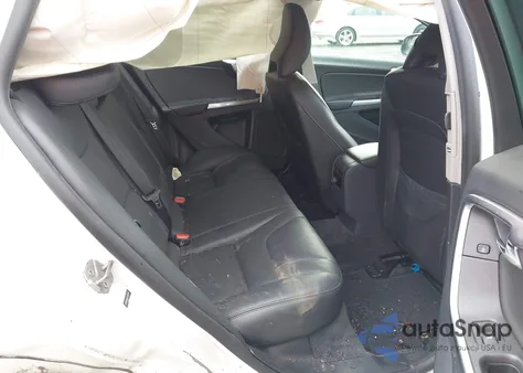 2018 Volvo V60 Cross Country T5 z USA, uszkodzony, nr VIN YV440MWK5J2057699